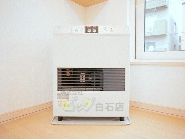 その他設備　冬は暖かく経済的な灯油ストーブがついています♪
