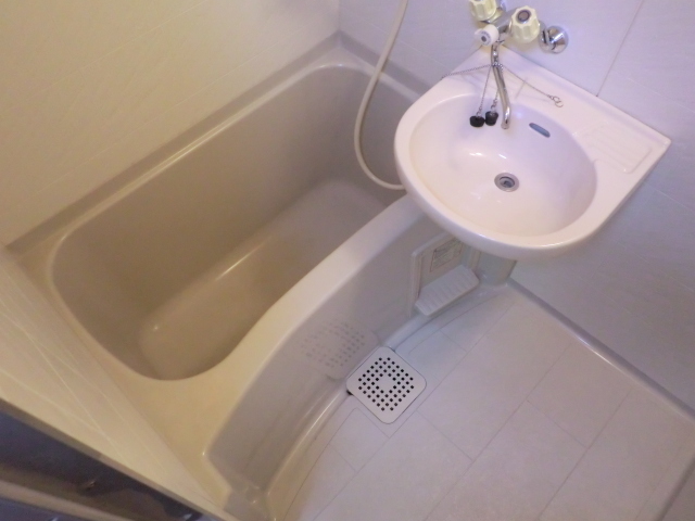 バス・シャワールーム　お風呂も綺麗　水回り綺麗にしてくれてます