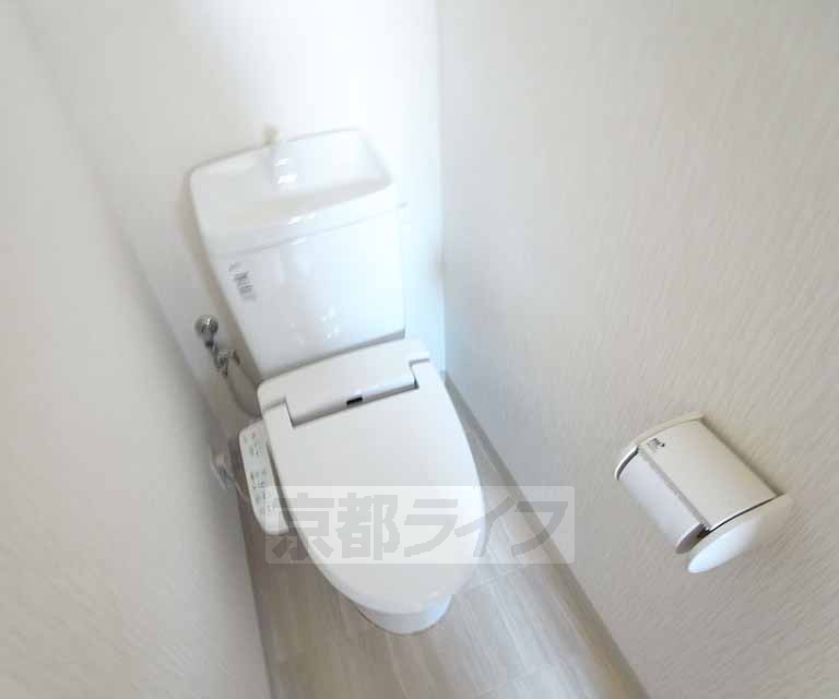 トイレ　奥行きのあるトイレですね。