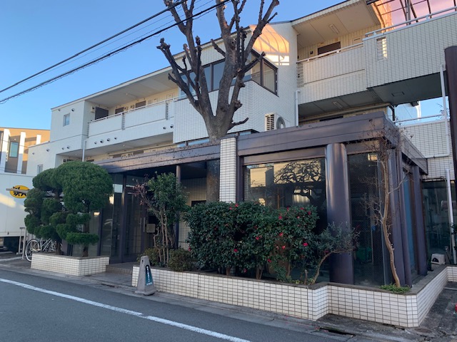 エントランス　正面（北側）エントランス