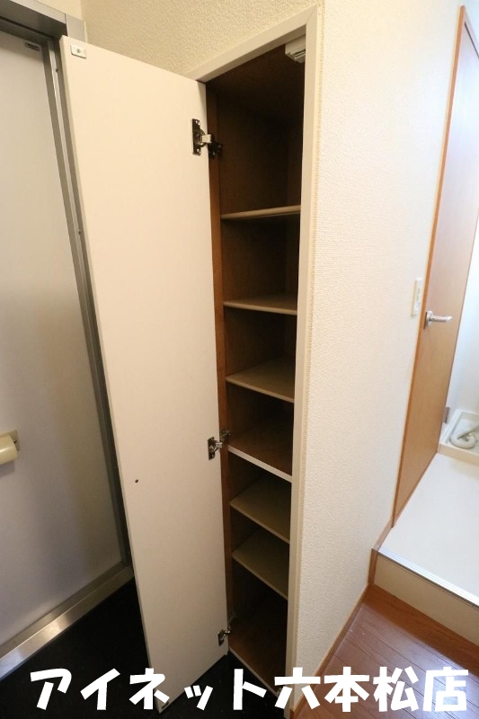 玄関　玄関収納もバッチリです。