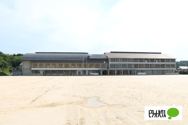 中学校　松江市立東出雲中学校（中学校）まで1070m