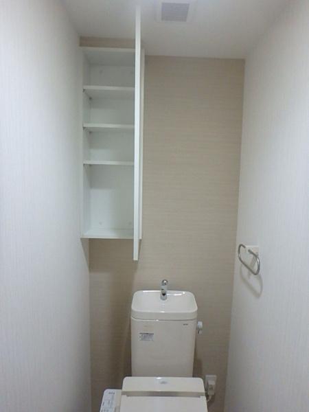 その他　何かと便利な収納棚もついてます☆