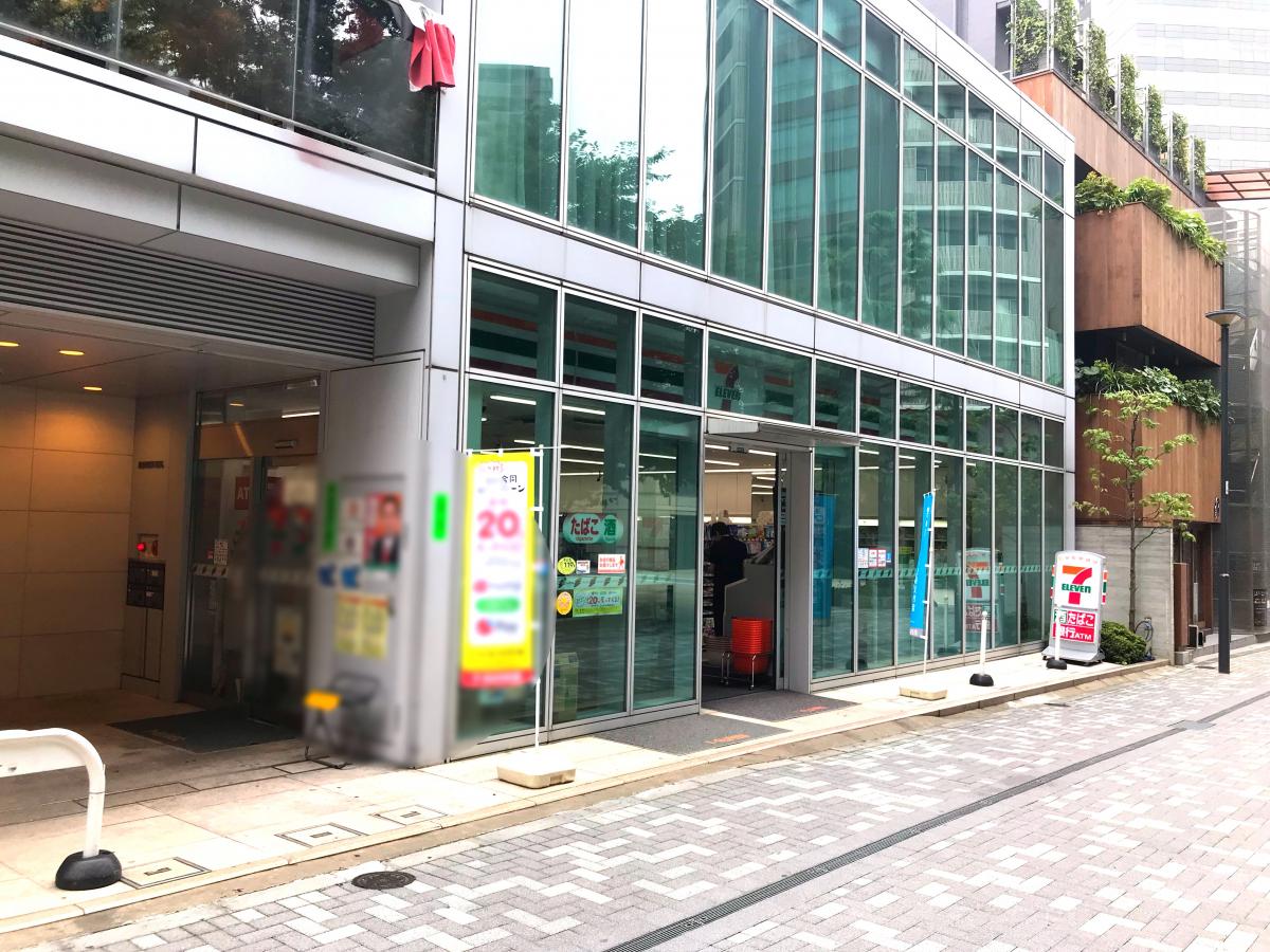 コンビニ　セブンイレブン六本木7丁目店（コンビニ）まで228m
