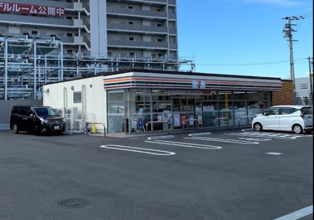 コンビニ　セブンイレブン堺白鷺町3丁店（コンビニ）まで708m