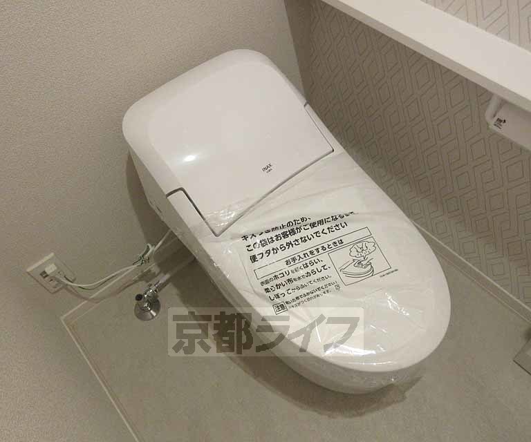 トイレ　嬉しいウォシュレット付き