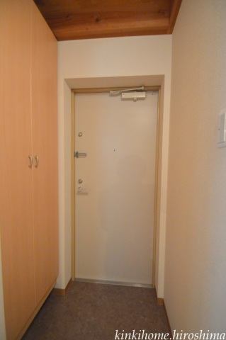 玄関　写真は別のお部屋です。（現況を優先してください）