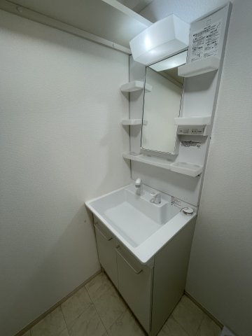洗面設備　同タイプのお部屋です（現況を優先します）