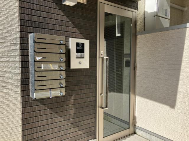 エントランス　落ち着いたエントランスです