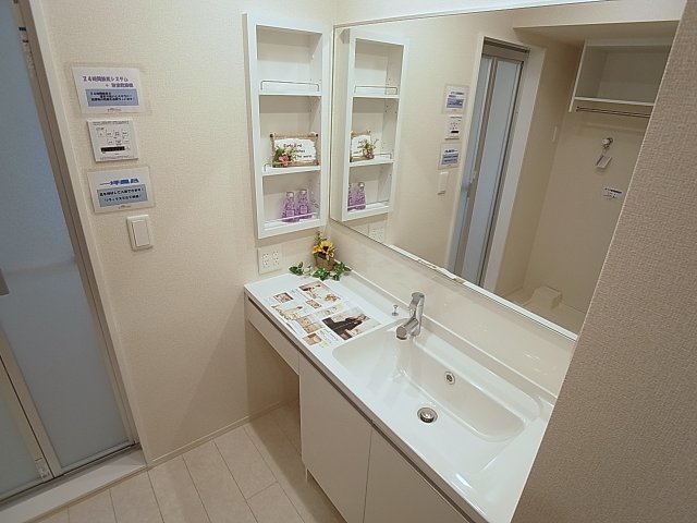 洗面設備　ゆとりの広さとワンクラス上の上質なサニタリースペース