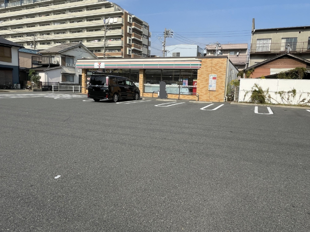 コンビニ　セブンイレブン名古屋豊田３丁目店（コンビニ）まで132m