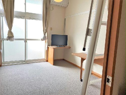 レオパレスロイヤルシティ茜の居間写真