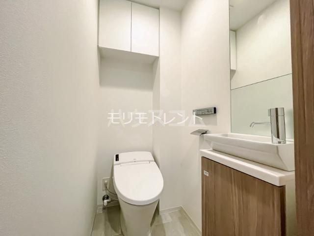 ＪＲ山手線 代々木駅 徒歩6分 5階建 築1年のトイレ写真