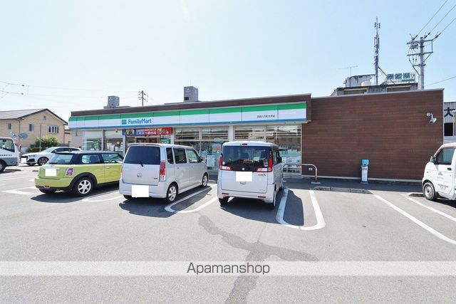コンビニ　ファミリーマート徳島八万町大坪店（コンビニ）まで177m