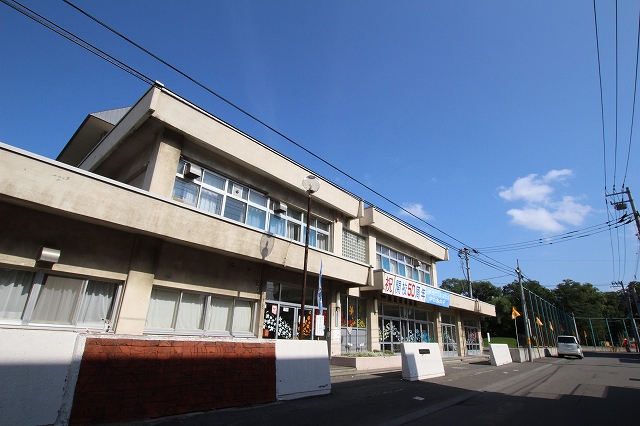 小学校　札幌市立中の島小学校（小学校）まで1013m