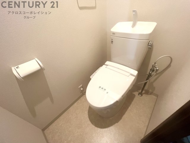 トイレ　温水洗浄便座付きのトイレです♪