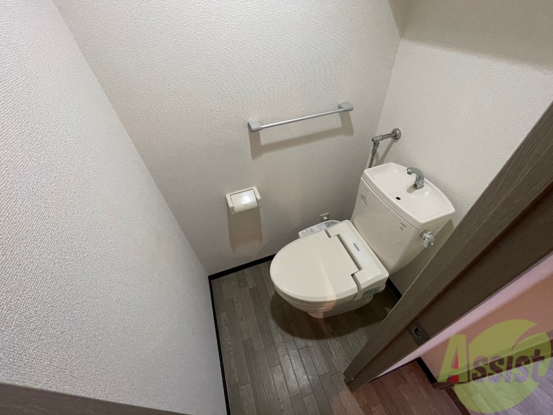トイレ　こちらはトイレです。清潔感があり、安心して使用できます。