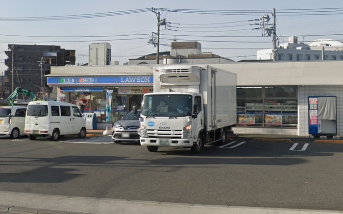 コンビニ　ローソン町田成瀬街道店（コンビニ）まで297m