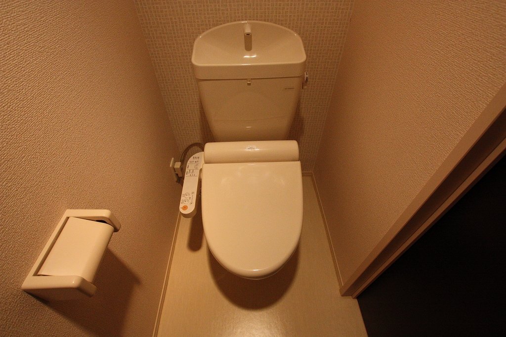 ＪＲ山陽本線 東福山駅 徒歩30分 3階建 築16年のトイレ写真