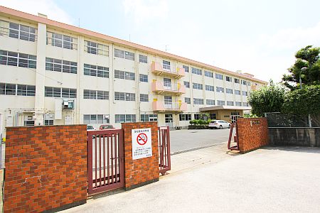 小学校　北九州市立八枝小学校（小学校）まで453m
