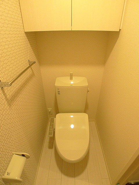 トイレ　参考：同型モデルイメージ写真