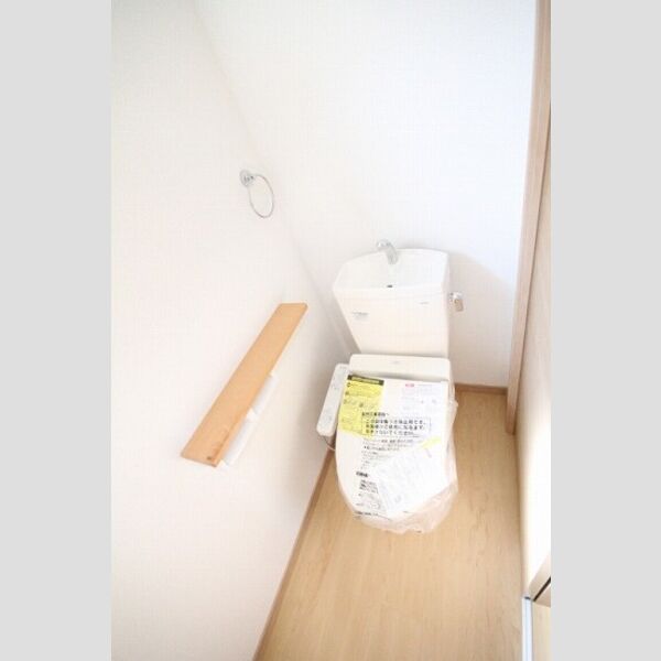 犬山神ノ木戸建Aのトイレ写真