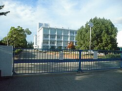 中学校　緑が丘中学校（中学校）まで1550m
