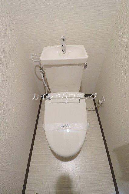 南海空港線 泉佐野駅 徒歩7分 5階建 築36年のトイレ写真