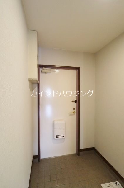 南海空港線 泉佐野駅 徒歩7分 5階建 築36年の玄関写真