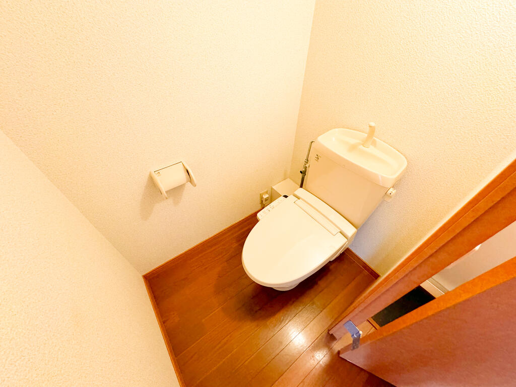トイレ　温水洗浄便座付きトイレです☆