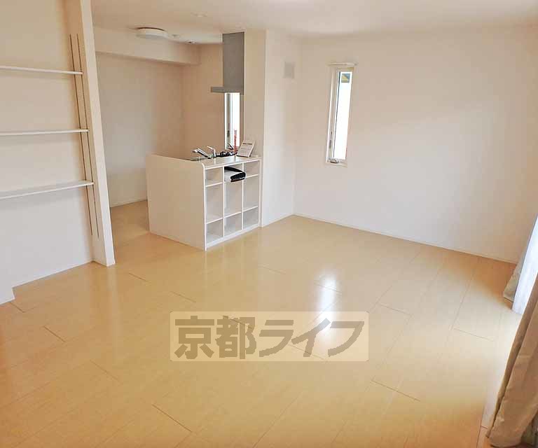 居室・リビング　南向きのフローリングです