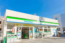コンビニ　ファミリーマート 東十条六丁目店（コンビニ）まで493m