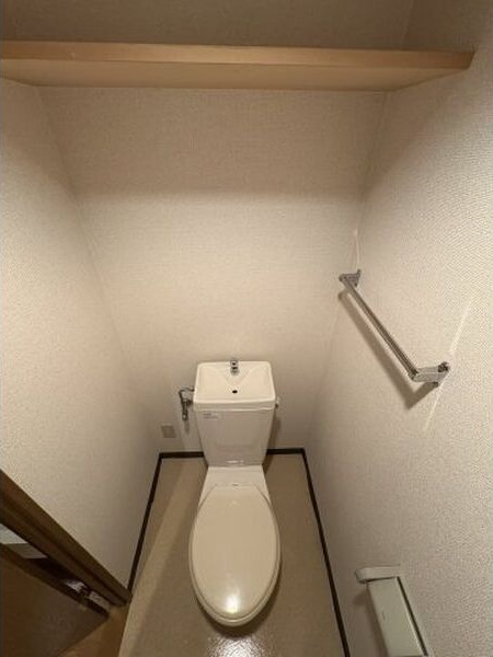 地下鉄名城線 黒川駅 徒歩19分 3階建 築25年のトイレ写真