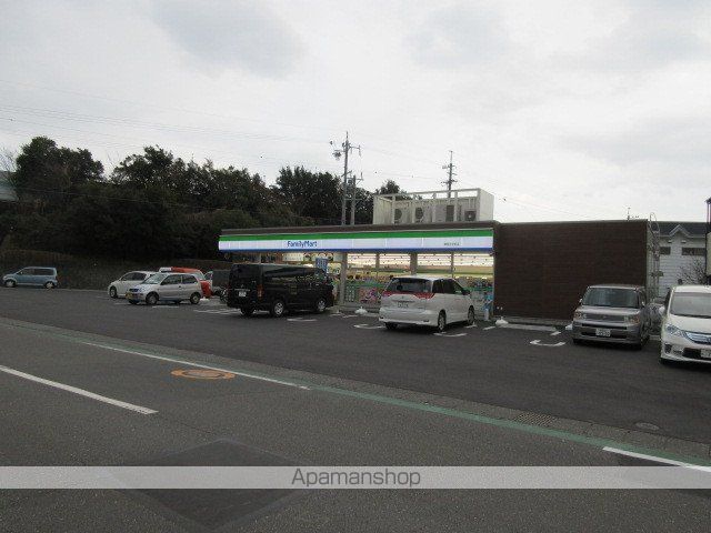 コンビニ　ファミリーマート（コンビニ）まで489m