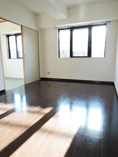 カーサ妙蓮寺IIIの居間写真