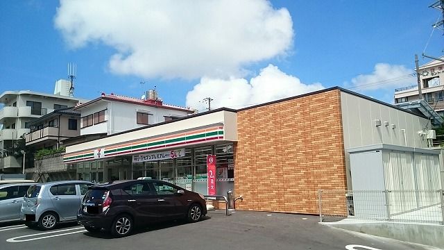 コンビニ　セブンイレブン那覇金城２丁目店（コンビニ）まで300m