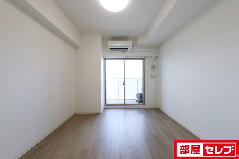 ディアレイシャス浅間町IIIの居間写真