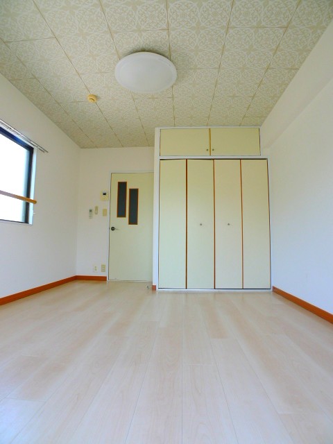 地下鉄東山線 本山駅 徒歩5分 3階建 築37年の居間写真