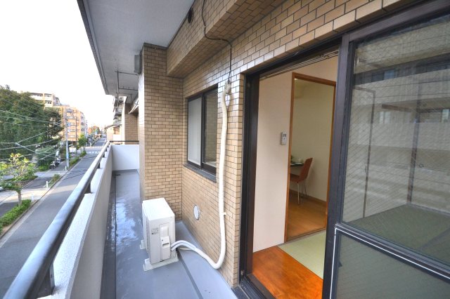 バルコニー　写真はイメージです（照明器具・家具・小物は撤去済）