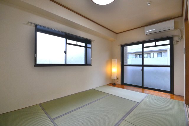 居室・リビング　写真はイメージです（照明器具・家具・小物は撤去済）