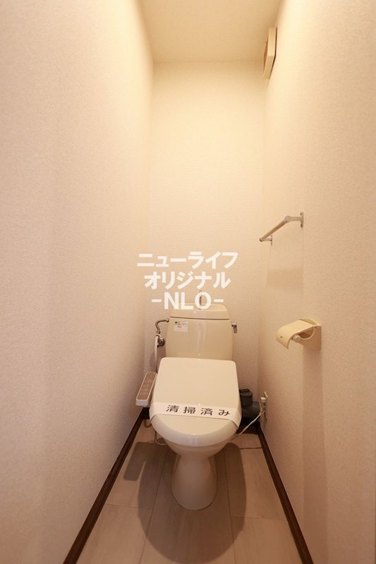 トイレ　清潔さと快適さを兼ね備えた温水洗浄便座付き☆