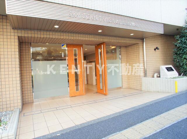 エントランス　落ち着いたエントランスです