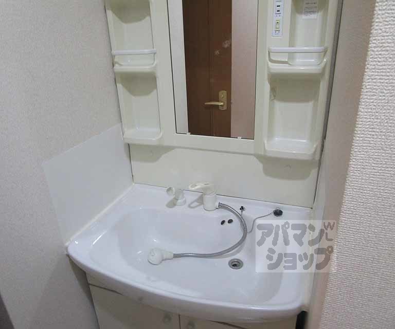 洗面設備　１０２号室の写真です。