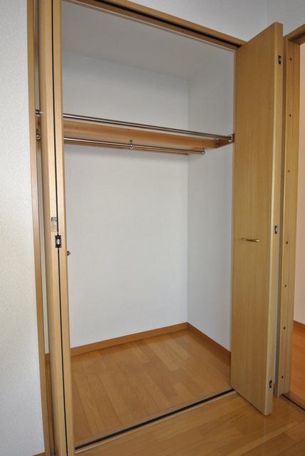 収納　玄関側洋室の収納※１０６号室類似写真※