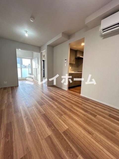 居室・リビング　同建物内、別のお部屋の参考写真になります。