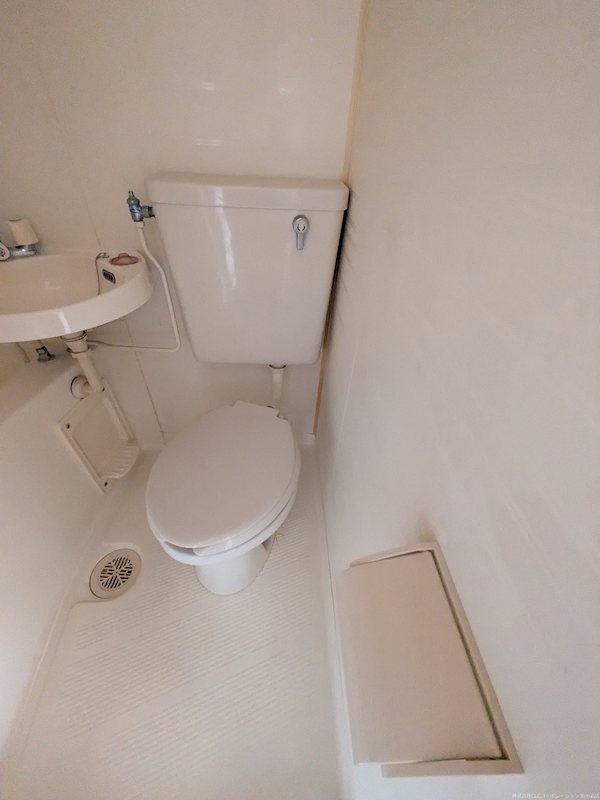 ＪＲ総武線 新小岩駅 徒歩7分 3階建 築32年のトイレ写真