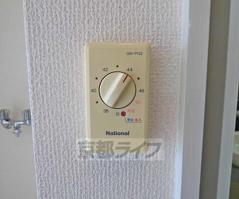 その他設備　給湯器リモコンです。