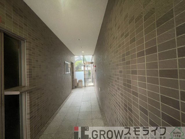 阪神本線 新在家駅 徒歩4分 7階建 築26年の外観写真