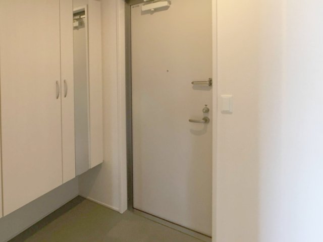 玄関　同物件別部屋写真