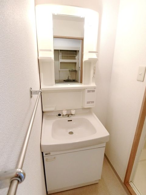 洗面設備　☆照明付きの洗面台☆